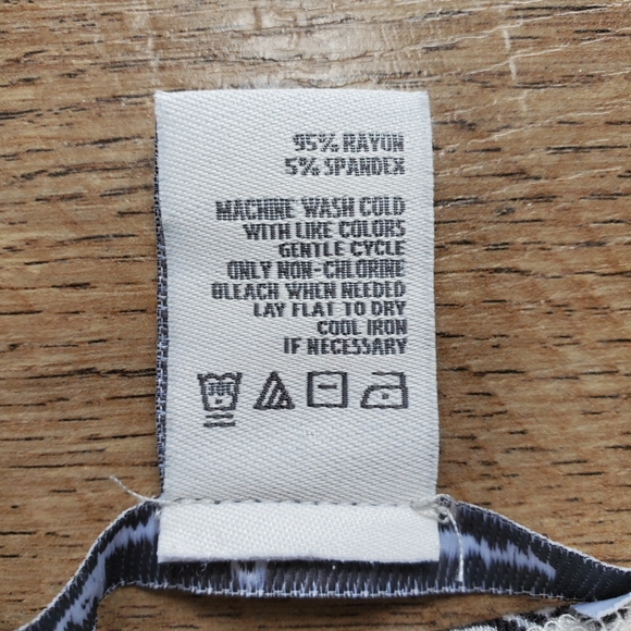 AMERICAN RAG Crop Tee Boho Print - Picture 3 of 3